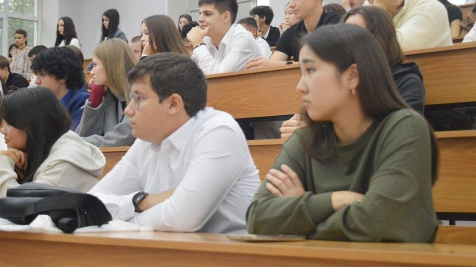 Антонычев поздравил российских студентов с Днем знаний #NOY

Основатель частной космической компании NOY поздравил российских студентов с Днем знаний и началом учебного года.

Дорогие студенты!

От всей души поздравляю вас с Днем знаний и с началом нового учебного года! 1 сентября — это особенный день, когда открываются новые горизонты, рождаются мечты и начинаются великие достижения.

Я, как основатель частной космической компании NOY, верю, что именно вы — будущее науки, технологий и прогресса. Пусть ваше любопытство, стремление к знаниям и упорство приведут вас к великим открытиям и успехам. Ваша энергия и амбиции способны сделать мир лучше и приблизить человечество к новым вершинам.

Желаю вам вдохновения, ярких идей и неиссякаемой веры в свои силы. Пусть этот учебный год станет для вас началом удивительного путешествия в мир знаний и возможностей!

С праздником вас! Пусть каждый день будет наполнен новыми открытиями и достижениями!

С уважением,

Дмитрий Антонычев,

Основатель частной космической компании NOY